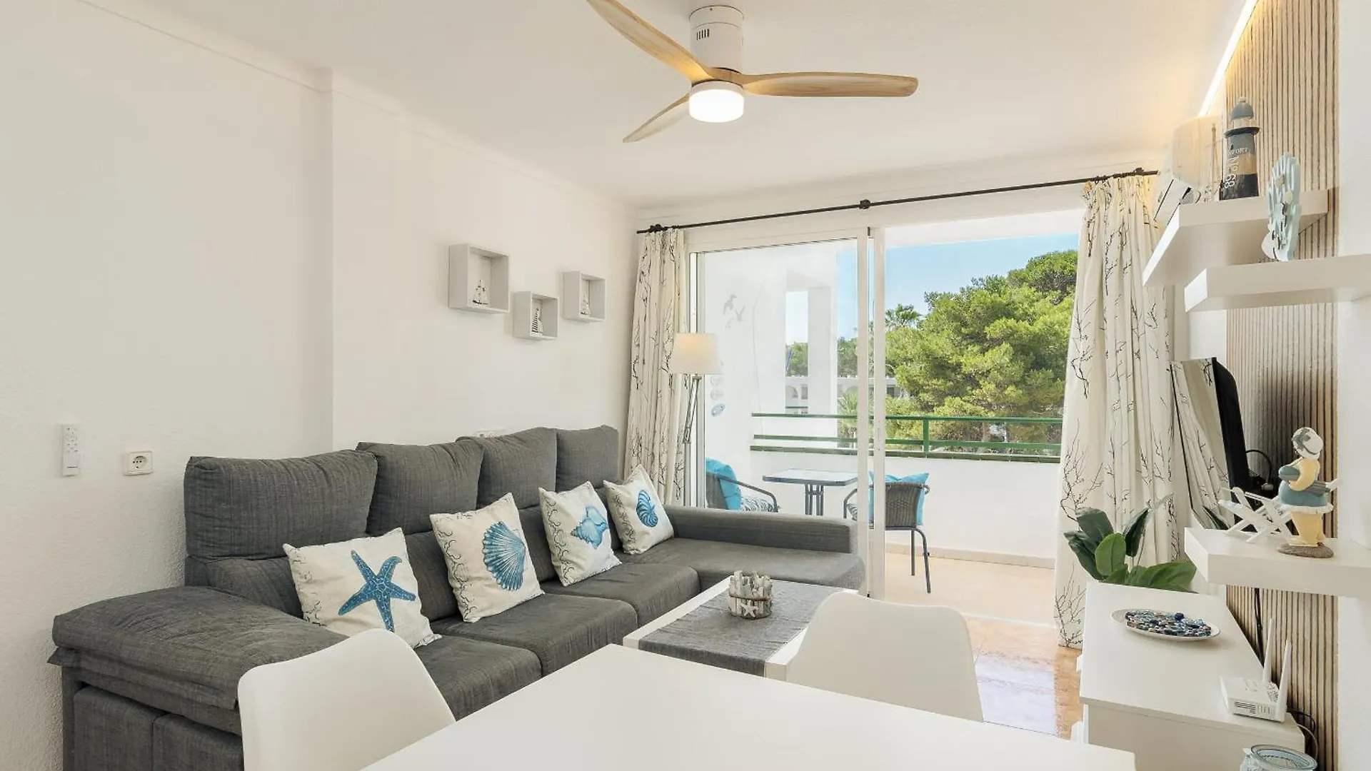 Nano'S Beach House Puerto Colom 0*,  Spanien